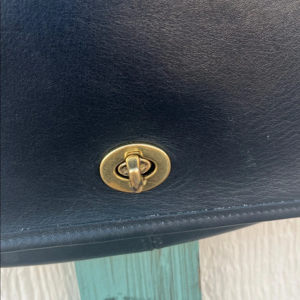 1997 Vintage Coach Black Leather Pocket Purse 9755